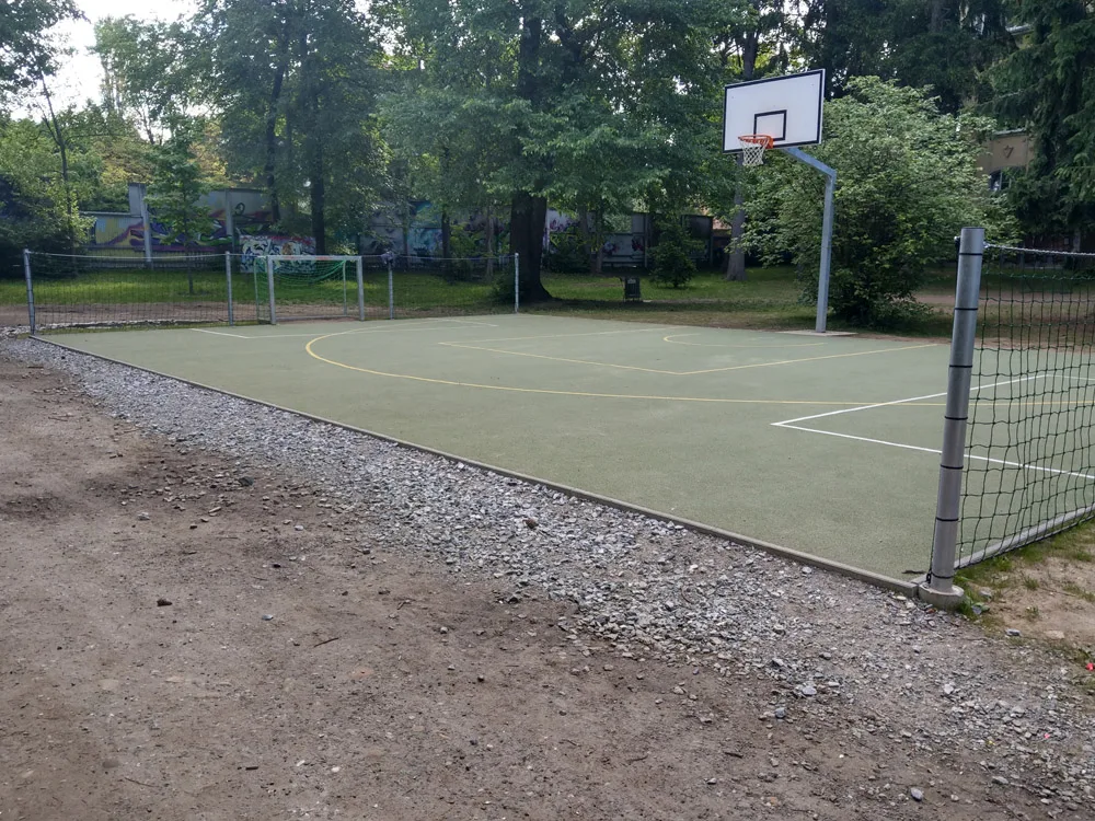 bild_2_bezirksportplatz_schlampige_ausfuehrung.jpg