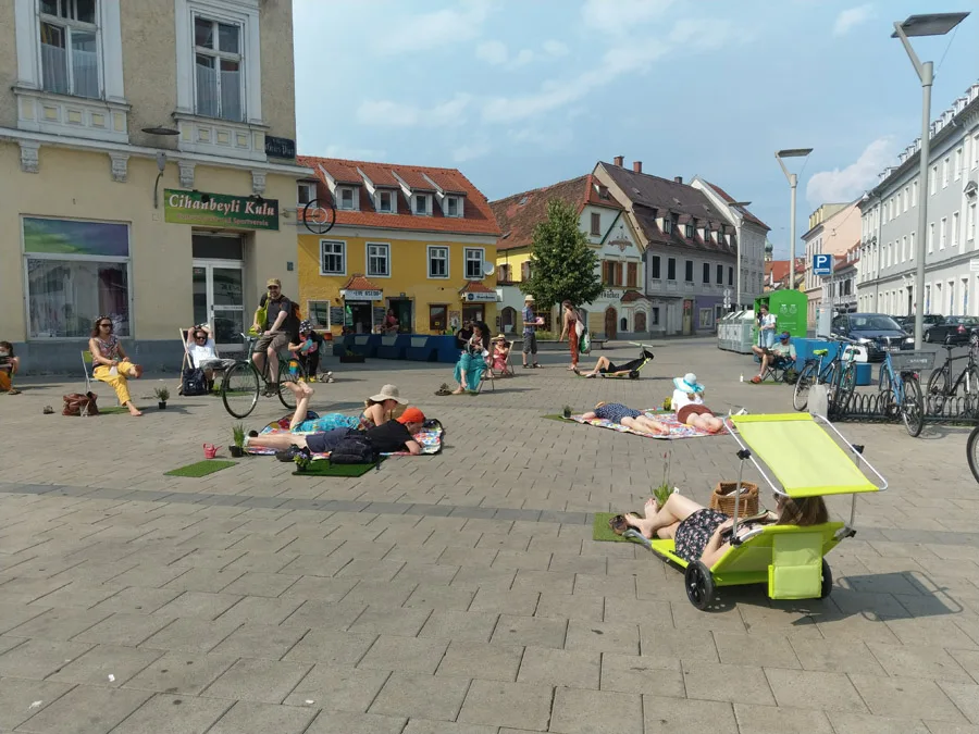 bild_1_szenische_intervetnion_am_griesplatz_nord.jpg