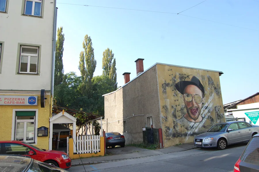 bild_5_ungerg_37_ehemalige_pizzeria_mit_sitzgarten_im_gruenen.jpg