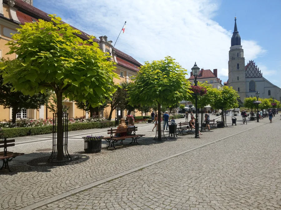 bild_1_rynek_mit_blick_auf_die_kirche_.jpeg