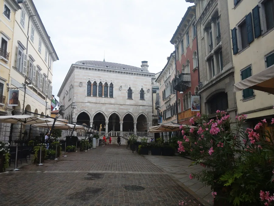 0-mercato_vecchio_mit_blick_zur_loggia.jpg