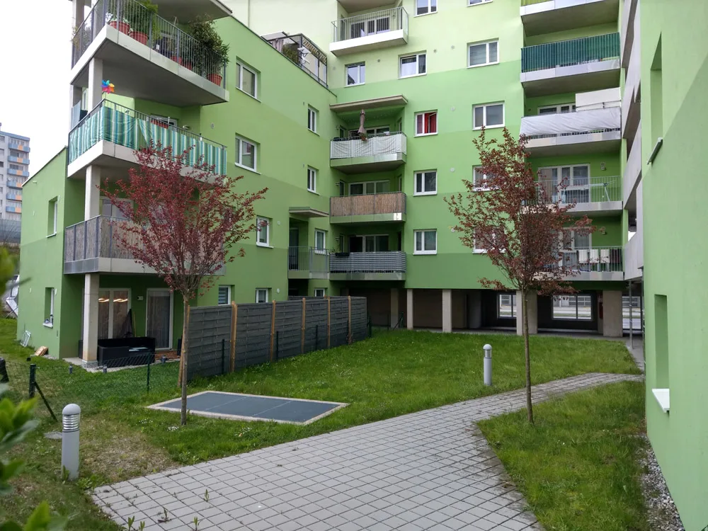 2_triesterstrasse_hof_2.jpg
