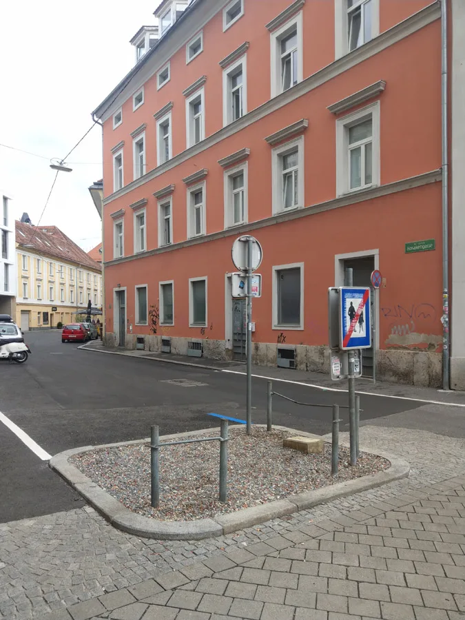 © Elisabeth Kabelis-Lechner bild_2_kosakengasse_nach_ende_aller_baustellen_asphaltiert.jpeg