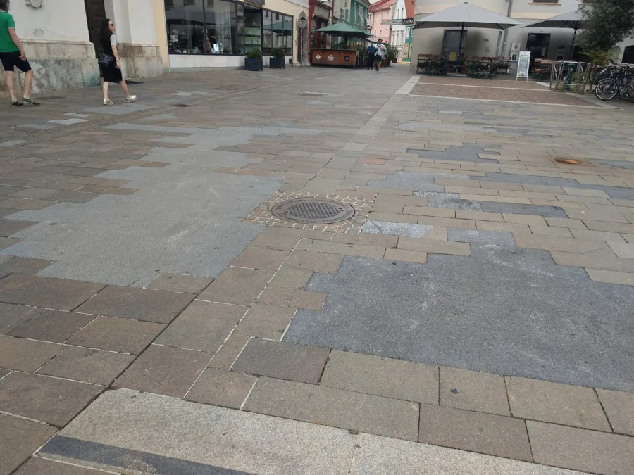 © Elisabeth Kabelis-Lechner bild_6_unruehmlicher_fleckertleppich_am_mariahilfer_platz_.jpeg