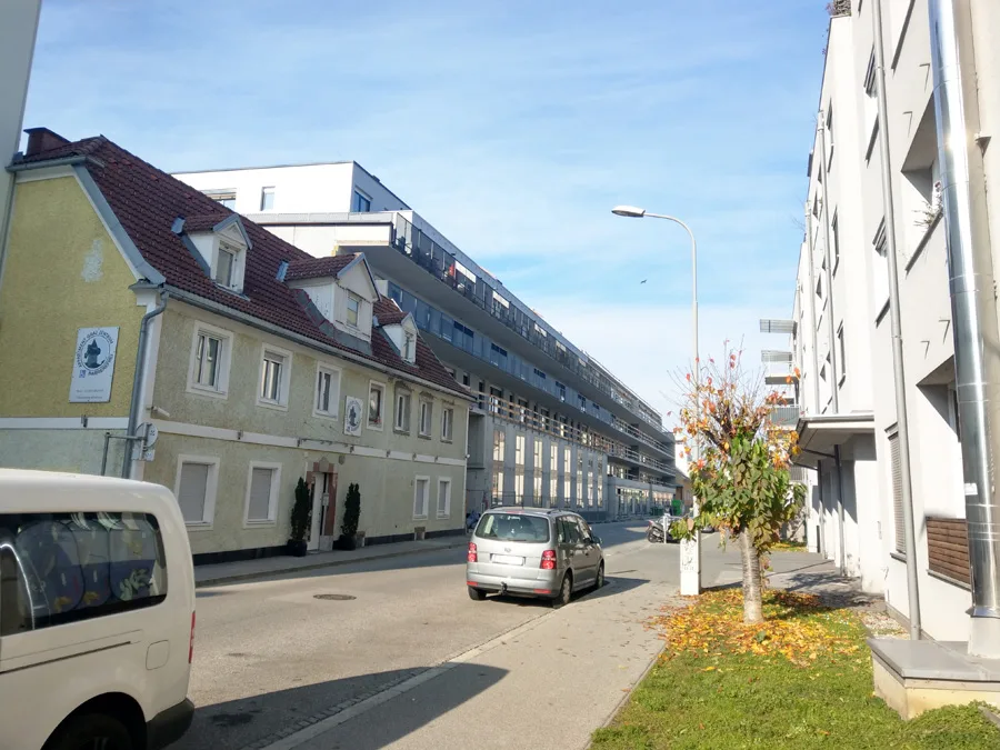 © Elisabeth Kabelis-Lechner bild_6_7-geschossige_fassade_in_der_neubaugasse.jpg