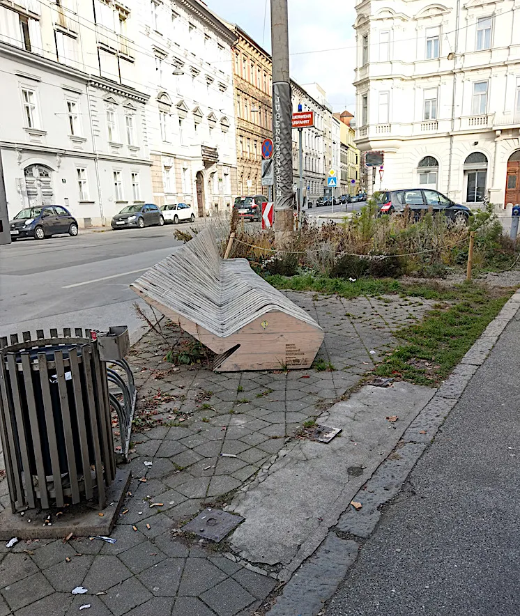 bild_1_citiy_of_design_-_loungemoebel_am_dietrichsteinplatz.jpg