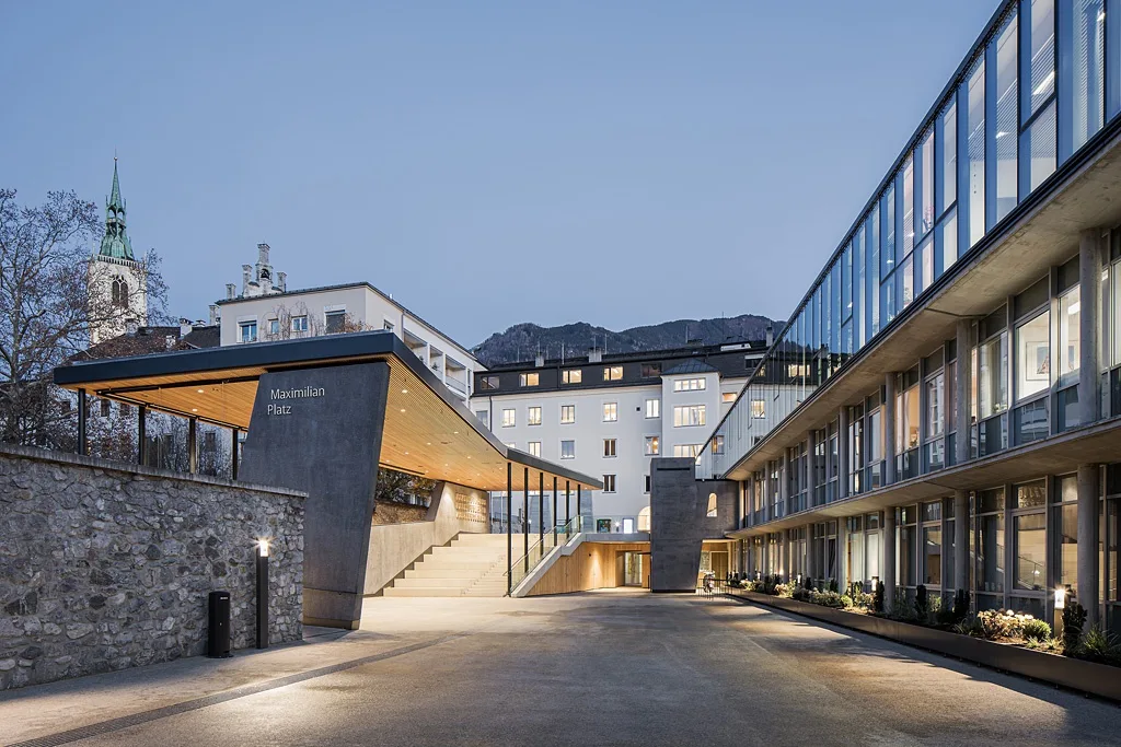 © Christian Flatscher bezirkshauptmannschaft_schwaz_thomas_mathoy_architekten_c_christian_flatscher.jpg