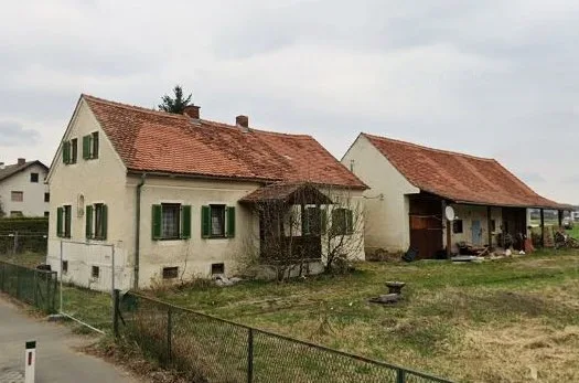 © Peter Laukhardt 2022-06_news_schau doch 20_Engelsdorf_Liebenauer Hauptstraße 221 mit Nische und überdachtem Eingang_(c) Peter Laukhardt