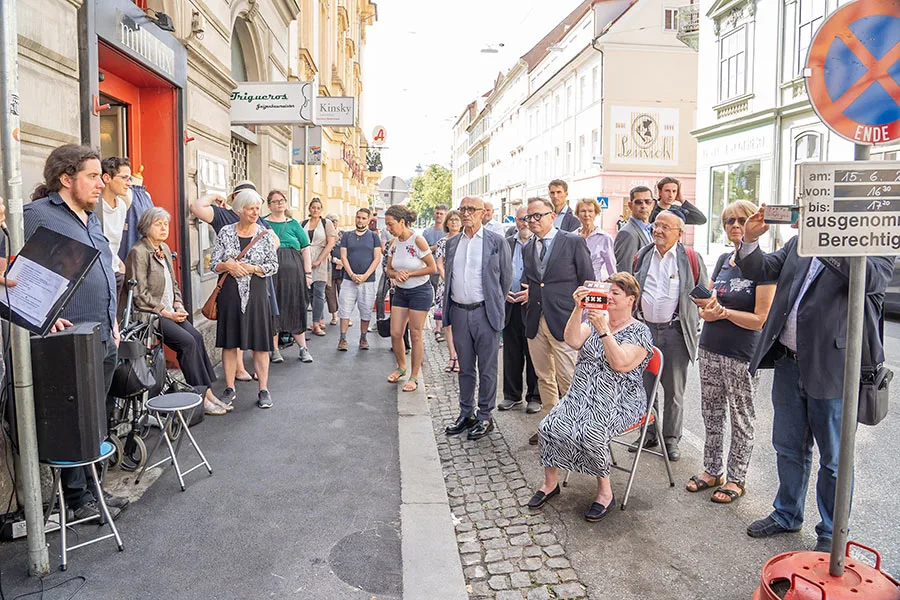 2022_06_news_stolpersteinverlegung_mandellstrasse_4_-_01_-_stadt_graz_fischer.jpg