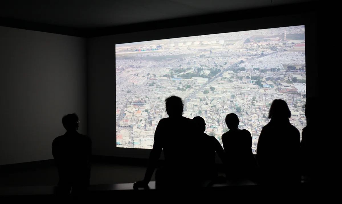© Marlene Liska Wolfgang Tillmans: Book for Architects, mumok 2022 Installationsansicht1