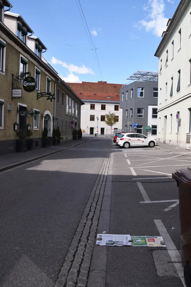 bild_5_bethlehemgasse_zu_schmaler_gehsteig_und_gefahrliche_situation.jpg