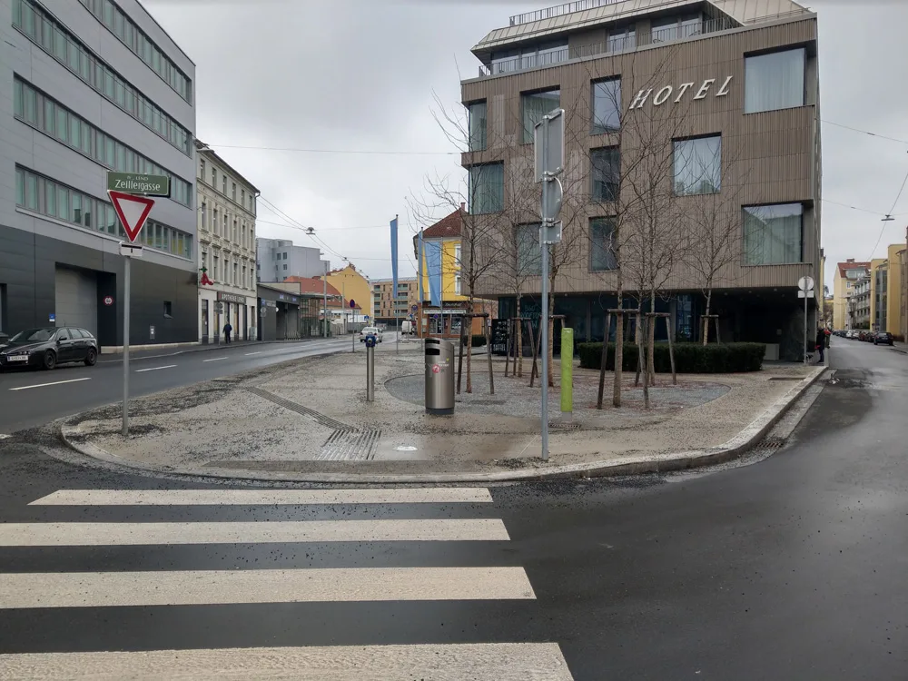 Pocketpark vor dem Lendhotel
