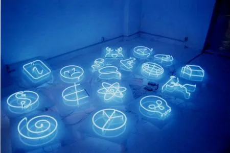 studio_63_icons_raum_2_vollbeleuchtet_hellblaumail.jpg