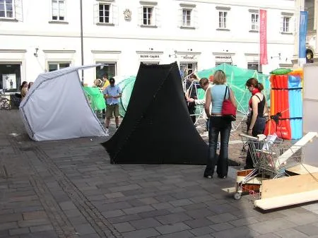 trolley_16_schwarzwei_.jpg