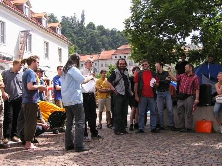 trolley_jury_43.jpg