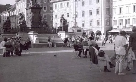 mracek_sommer_6_der_hauptplatz_und_seine_besitzer_0.jpg