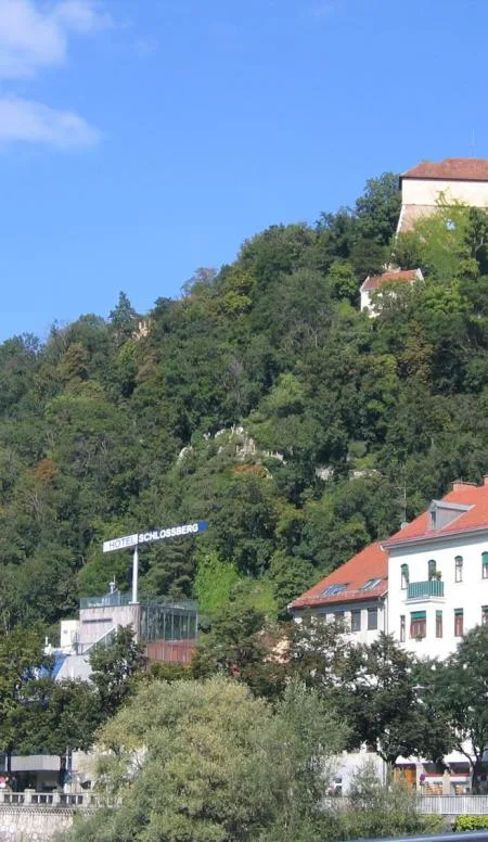 schlossberghoteltext.jpg