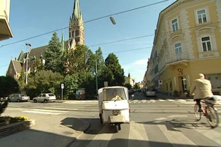 diagonale_05_mopedfrau_01_titel.jpg