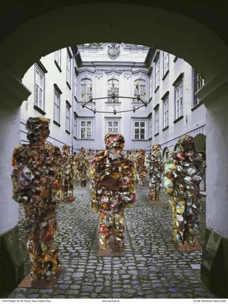 neuegalerie_slum_kl.jpg