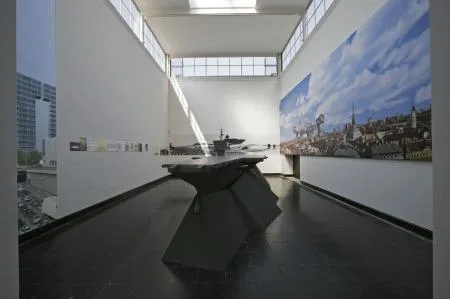 biennale_venedig_06_pavilion_aircraft_carrier.jpg