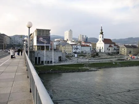 linz_09_06_brucke_aec_pfarrki.jpg