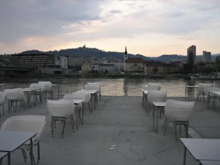 linz_09_09_lentos_donau_aec_rath.jpg