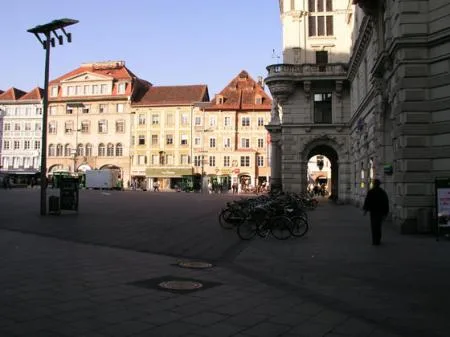 hauptplatz_22.4._so_endl_leer.jpg