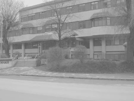 lkh_rottenmann_haupteingang_bestand.jpg
