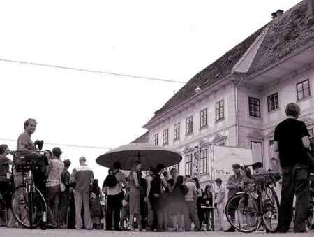 tt_1906_people.jpg
