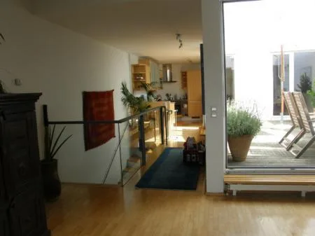 lechner_tiefes_haus_stiegenaufgang_mit_kche.jpg