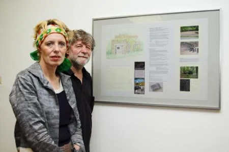 johanna_und_helmut__kandl_vor_ihrem_wettbewerbsentwurf_c_kr.jpg