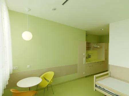 pflegestation_west_zimmer.jpg