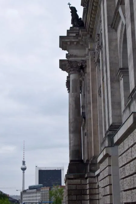 sonntag_305_reichstagmitfernsehturm.jpg
