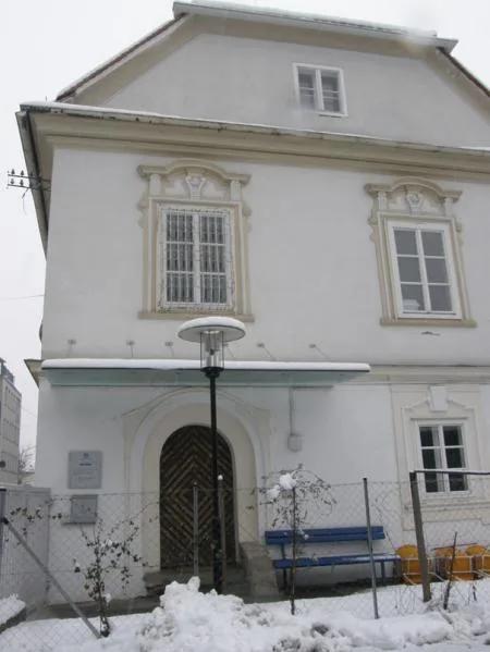 lechner_grieswanderung_bild12_omegaehem_frauenhaus.jpg