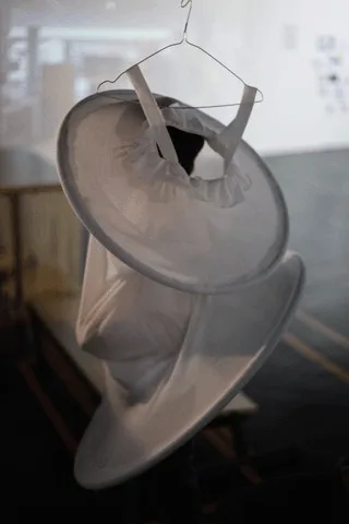 knaus_fliegende_klassenzimmer_04.gif