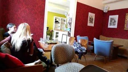 mohringer_plus_cafe_wohnzimmer_03.jpg