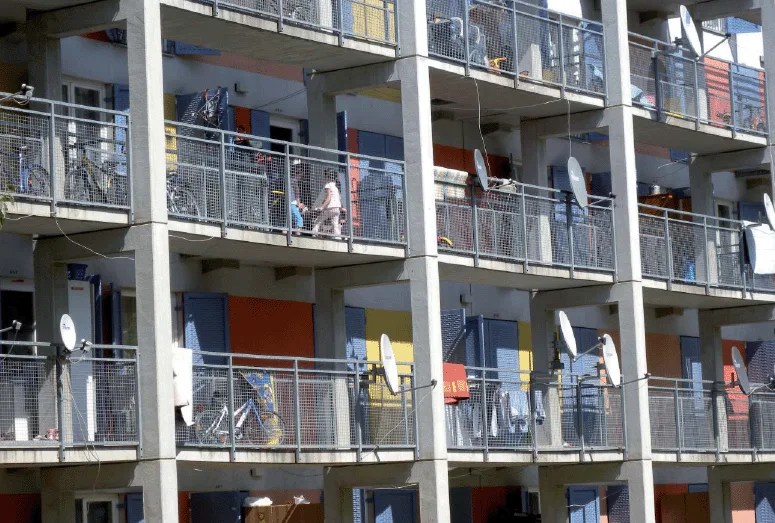 radner_macondo_kommunikationsfrderung_durch_laubengangerschlieung.gif