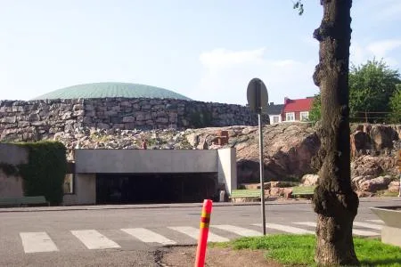 1felsenkirche_eingang_0.jpg