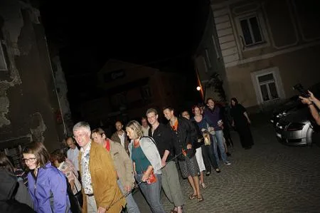zwischendenezilen_01.jpg