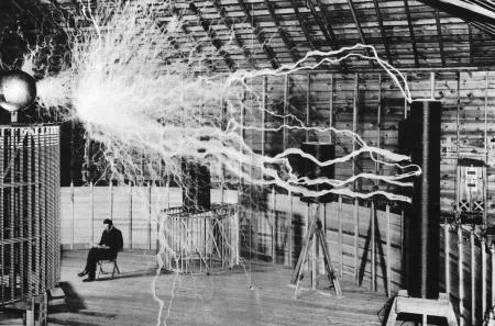 tesla_im_labor_foto_dr._b._jovanovic__centar_tesla_beograd.jpg