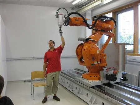tu_graz_roboterdesignlabor_frsarbeit_an_puschaum_1.jpg