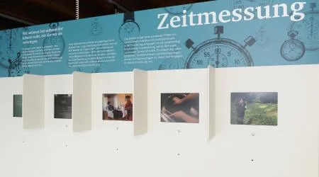knaus_zeitzeitzeit_zeitzeitzeit_09.jpg