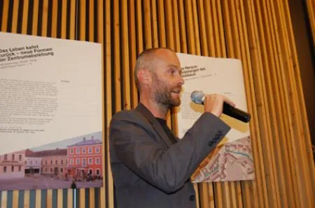 morhart_harich_leerstandskonferenz_2011_der_soziologe_rosegger_betreute_die_umsiedlung_in_eisenerz.jpg