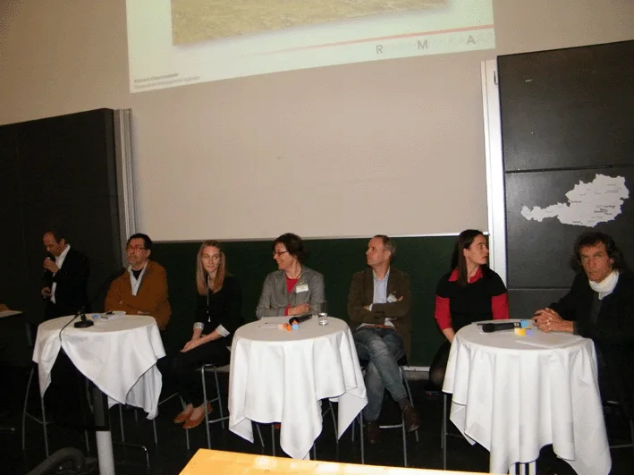 schiffer_tagung_smart_cities_5_podiumsdiskussion_kopie.gif