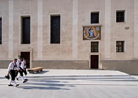 kirchplatz_eibiswald_juan_carlos_gomez_avendano_architektur_hbg_foto_peter_eder_6.jpg
