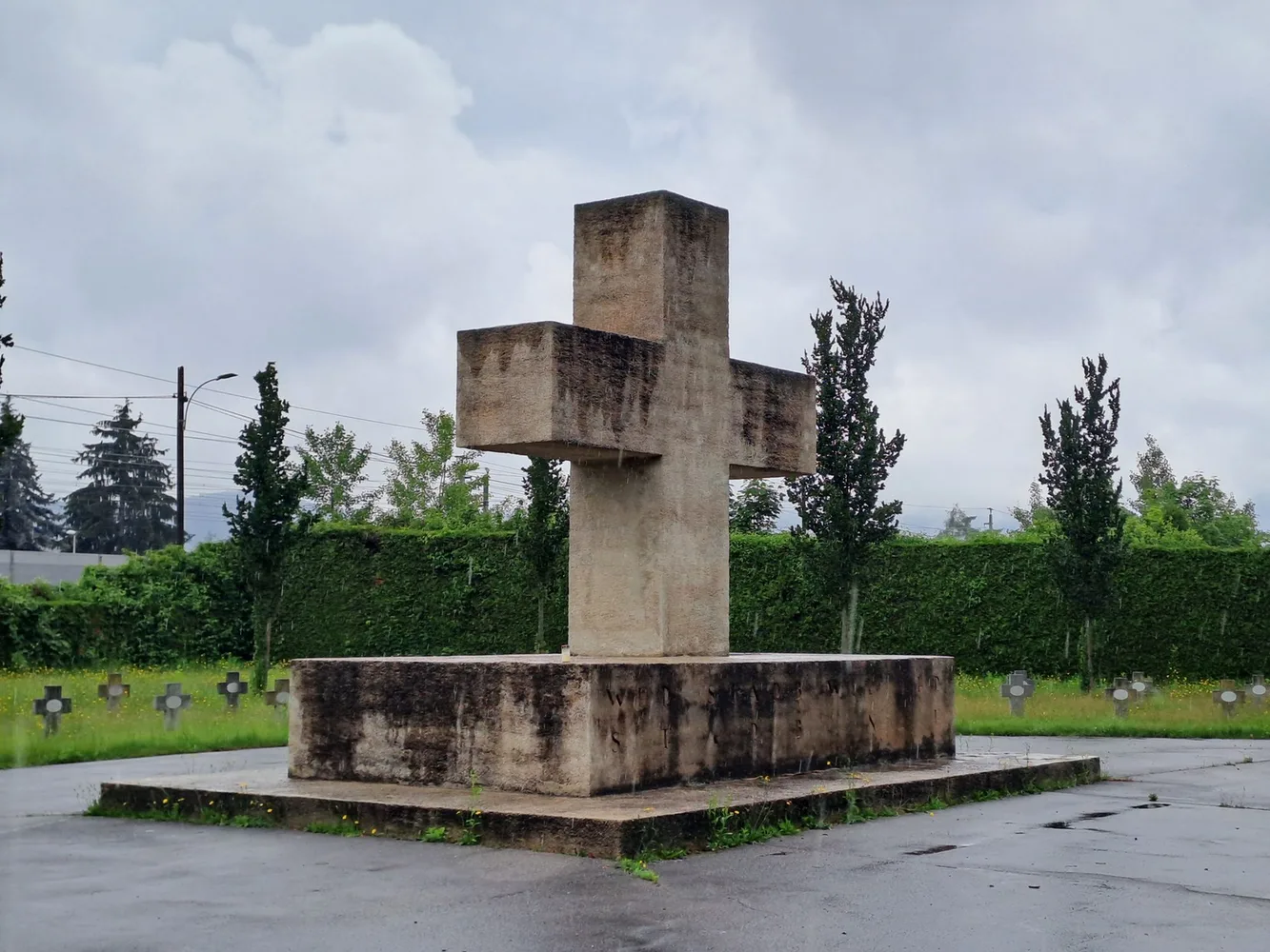 © Peter Laukhardt bild_12_zentralfriedhof_kriegerkreuz.jpg