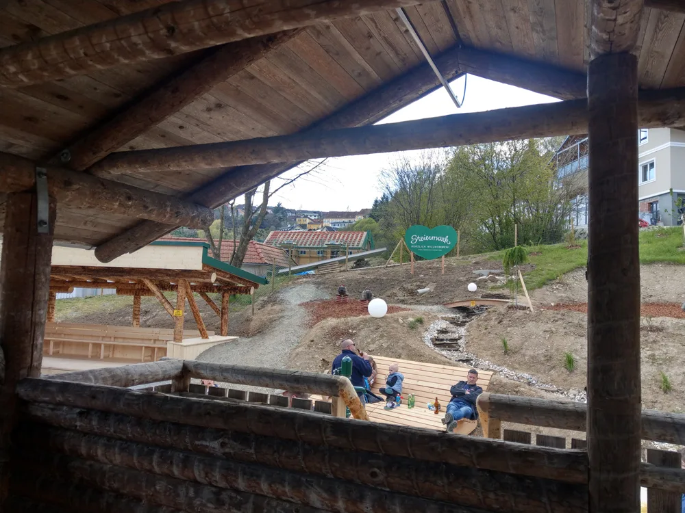 bild_4_blick_von_almterrasse_auf_schloss_birkenstein.jpg