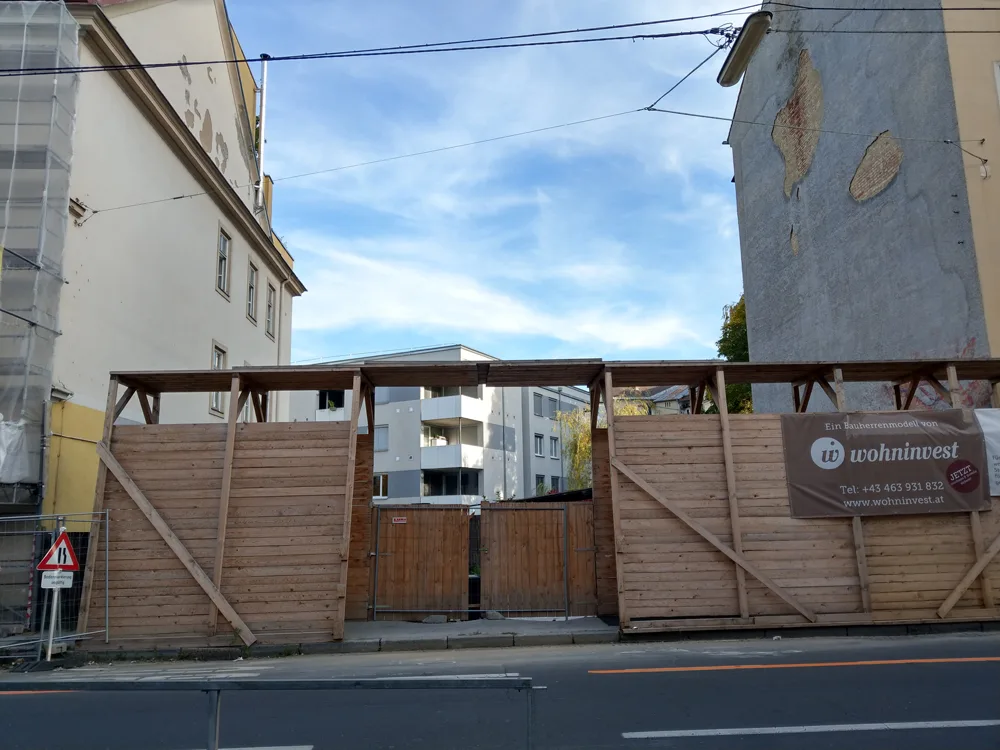 bild_4_bauzaun_baustelle_1.0_im_jahr_2021.jpg