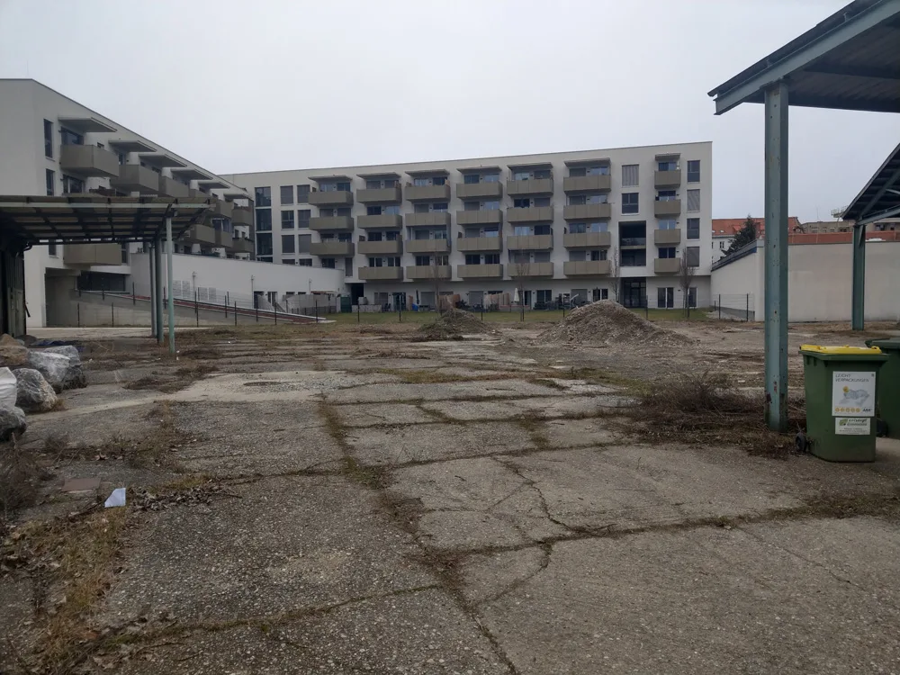 bild_7_kostenmuhleareal_blick_nach_osten_zum_angrenzenden_wohnbau_city-suites.jpg