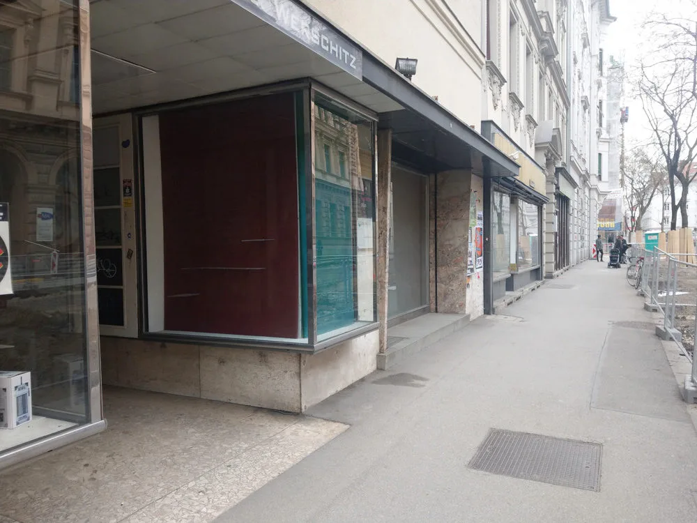 bild_4_leerstehende_geschafte_auf_der_ostseite_der_neutorgasse_konnten_wiederbelebt_werden.jpg